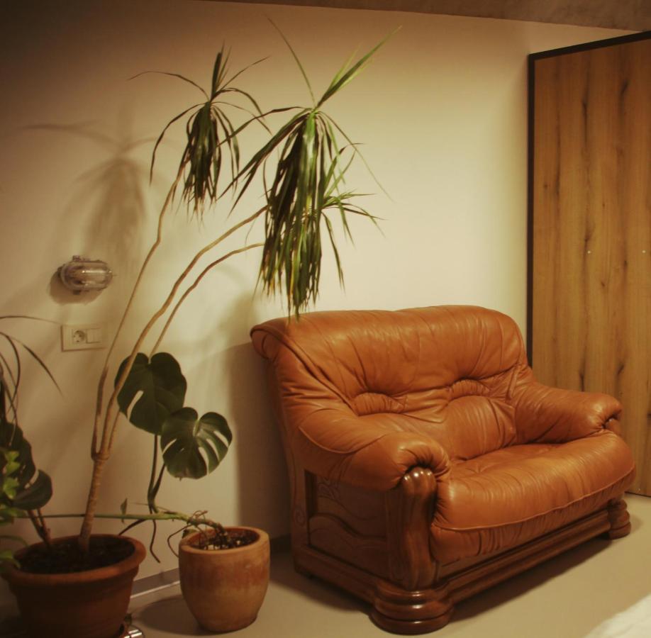 Garage Hostel Nova Gorica Extérieur photo
